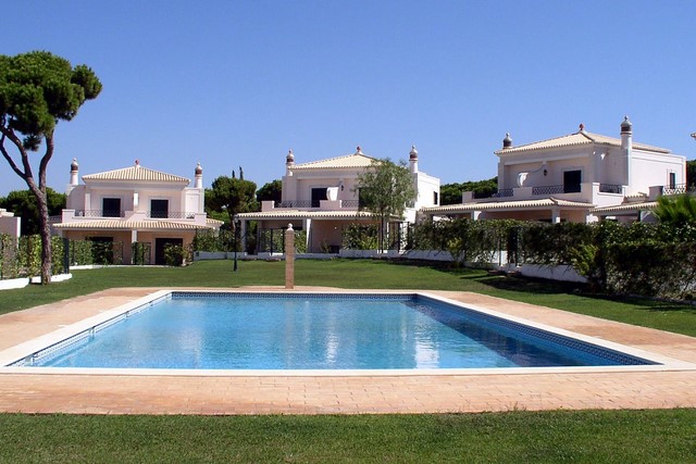 Semi detached 3-bedroom villas close to the golf course