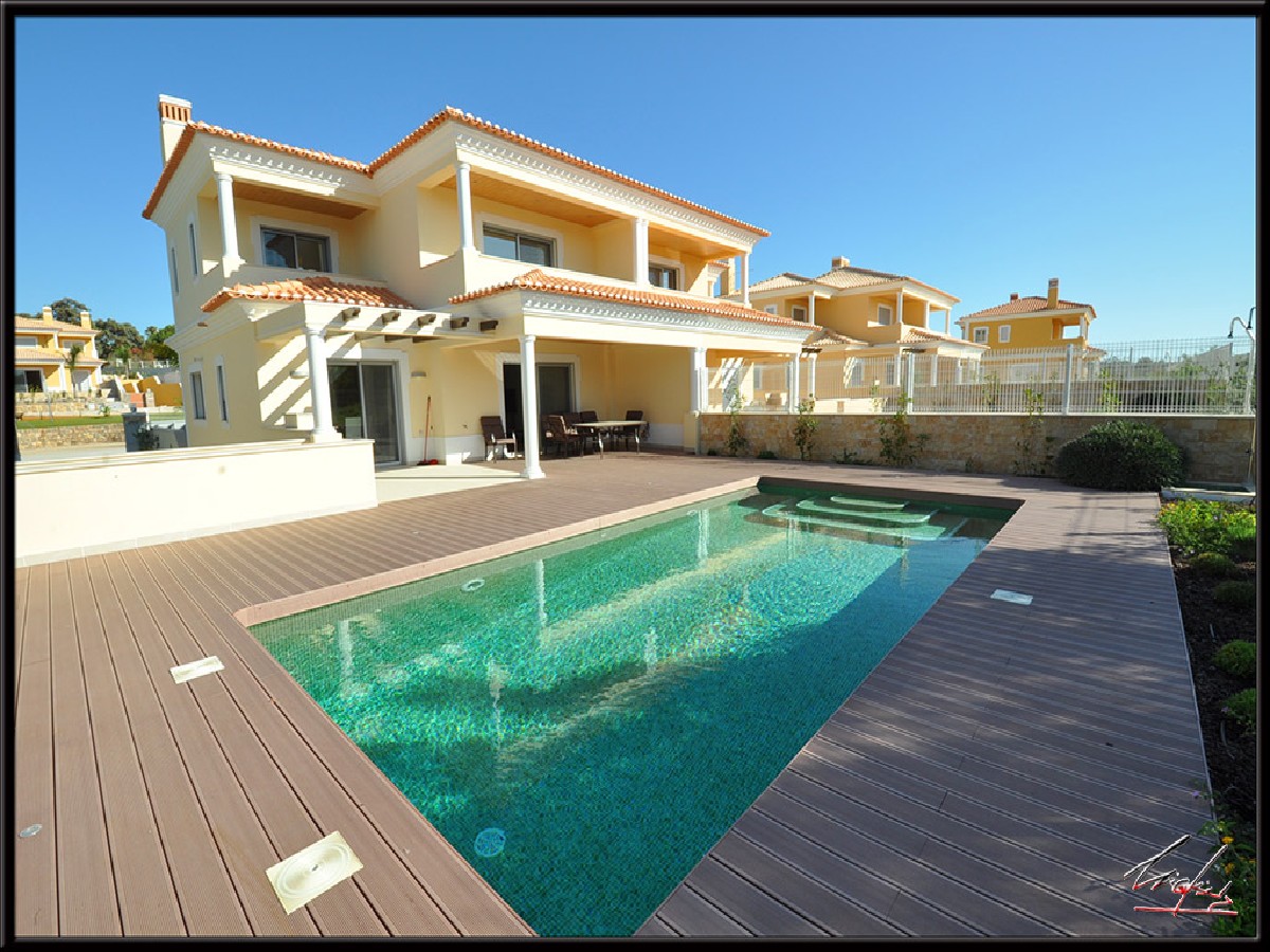 New 3-bed semi-detached villa with pool plus golf views