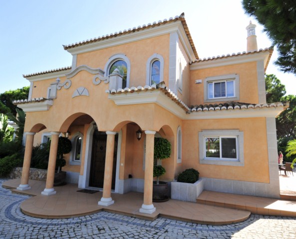 Stunning new four bedroom villa overlooking golf course