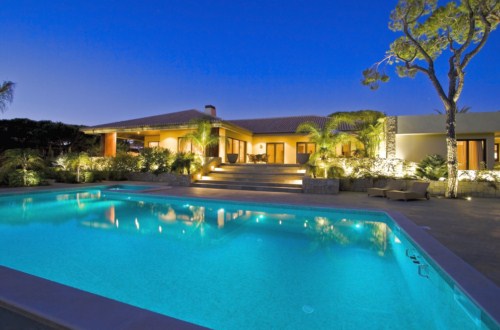 Beautiful contemporary villa in a tranquil golf-side location