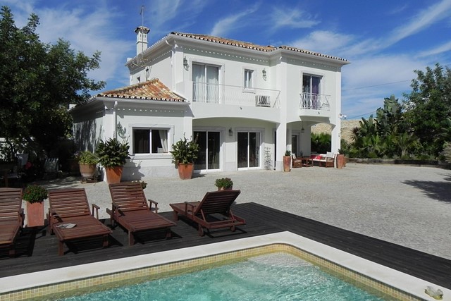 3-bed villa with pool on the hills near Loule