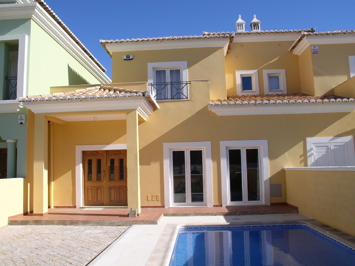 Newly built townhouse in a prestigious urbanisation