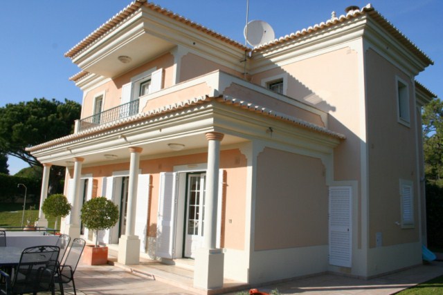 Good quality 4 bedroom villa in a prestigious urbanisation