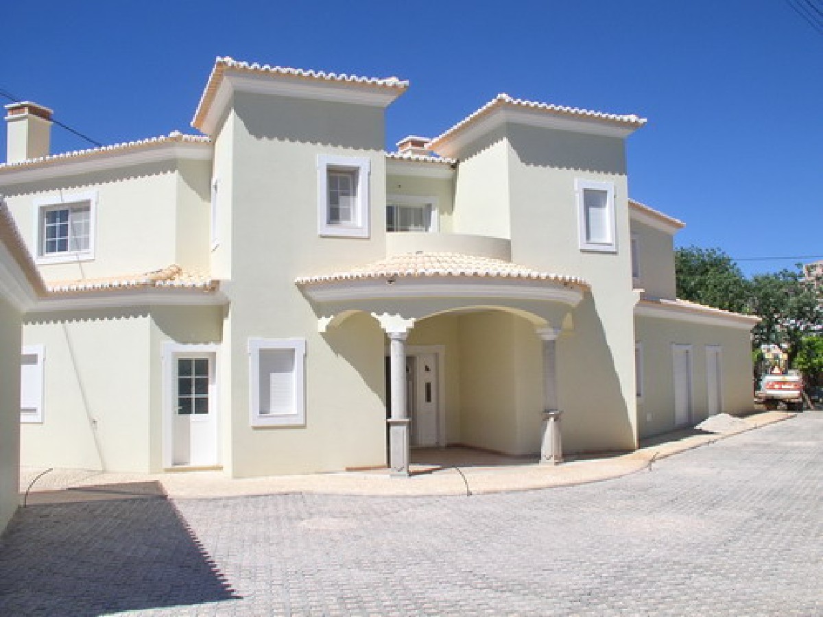 Spacious 4-bedroom villa in sought after area