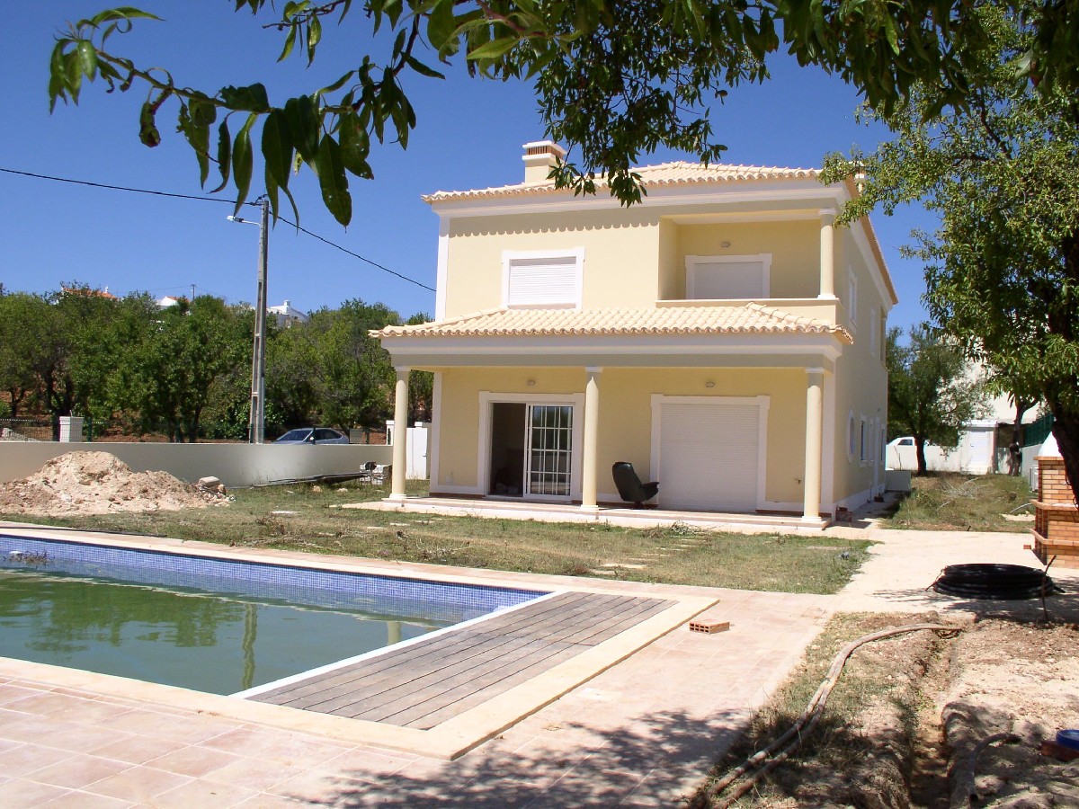 Well-presented 4-bedroom villa on the outskirts of Almancil