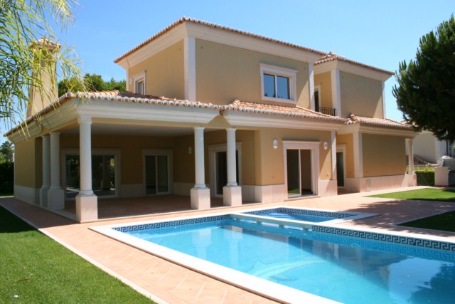 Large villa with pool close to Quinta do Lago Large villa with pool close to Quinta do Lago
