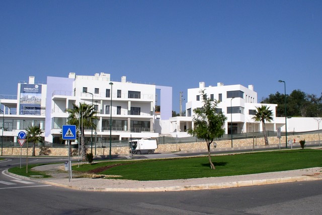 Modern 4-bedroom apartment close to the centre of Loule