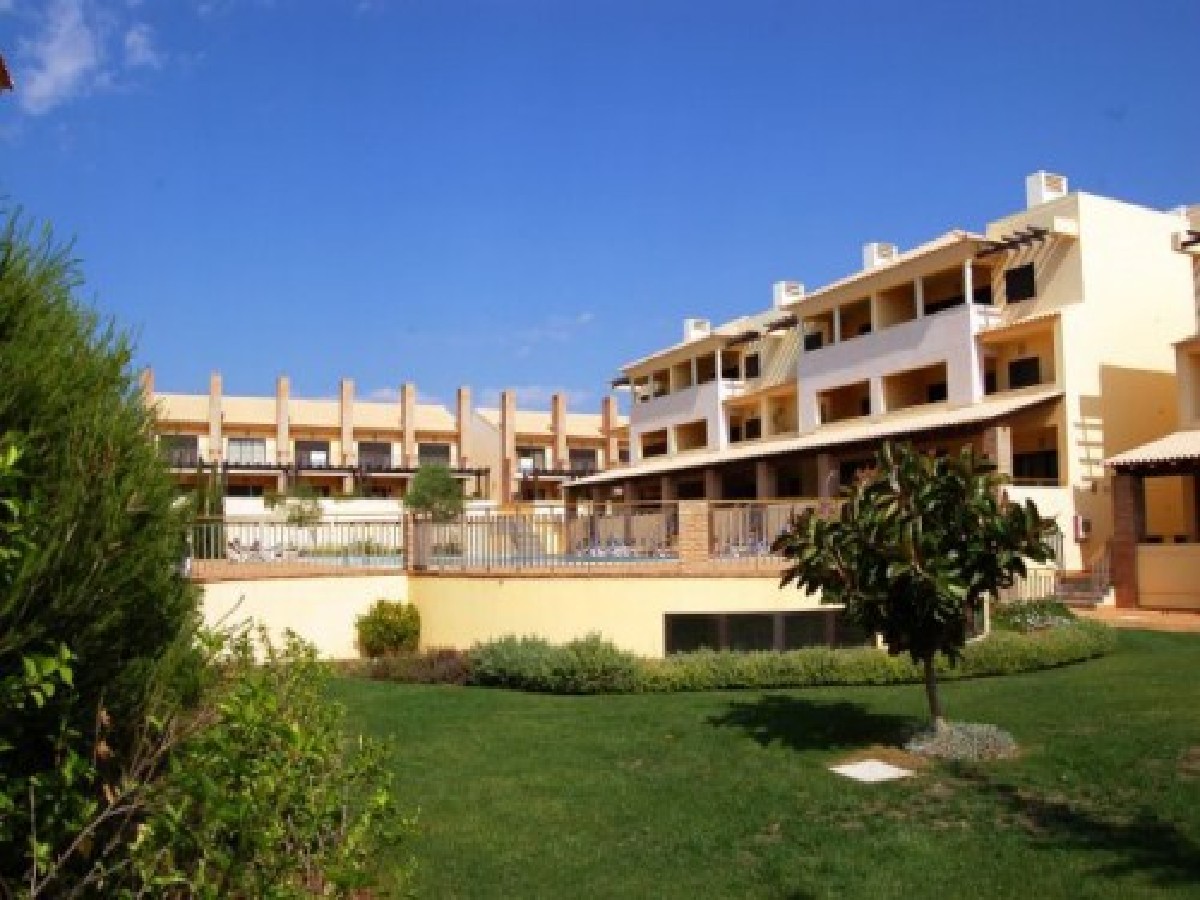 Nice new built townhouses in a private condominium