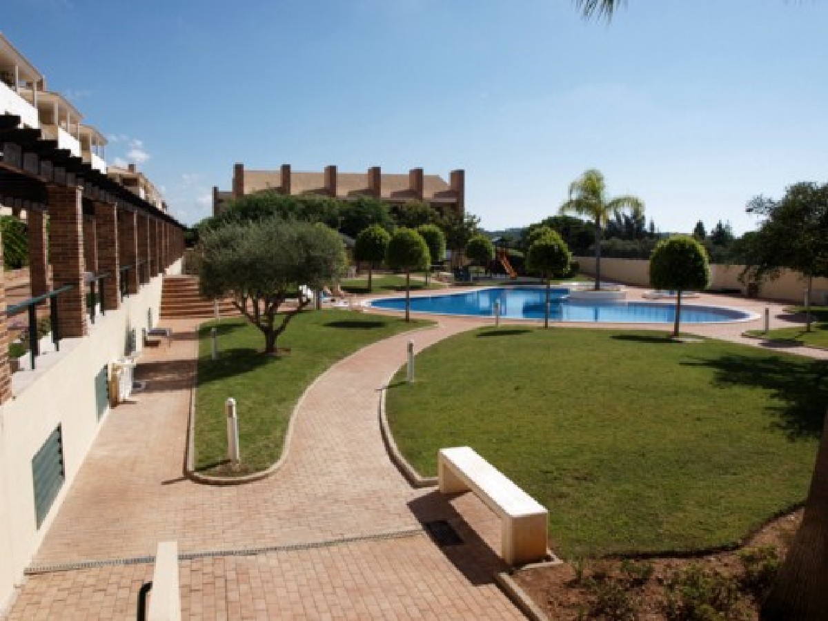Modern 2-bedroom apartment with golf views