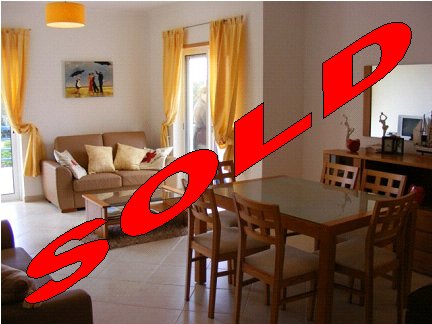 Light and bright 2 bedroom apartment with private roof terrace