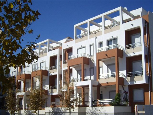 Modern 3 bedroom apartment with communal pool