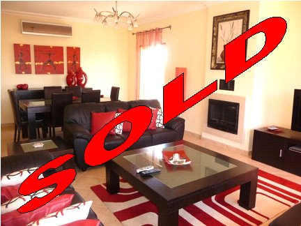 Furnished 3-bedroom top floor apartment with roof terrace in Tavira