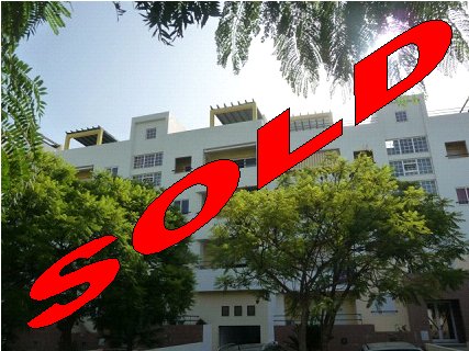 3 bedroom top floor apartment with huge roof terrace 
