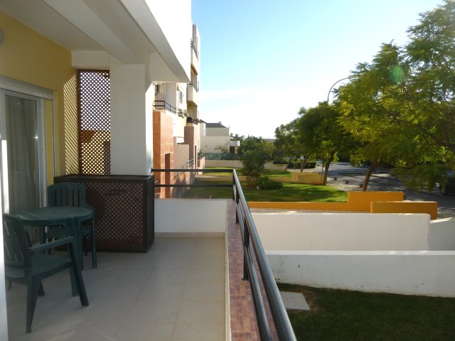 *SOLD*Well presented 2 bedroom apartment with spacious terraces