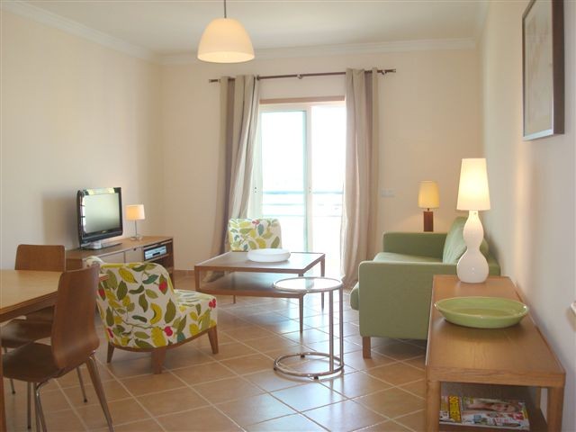 Beautiful T2 top floor apartment with two sun terraces just outside Tavira