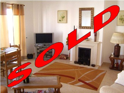 3 bedroom Apartment in Tavira in excellent condition with private roof terrace - sold furnished