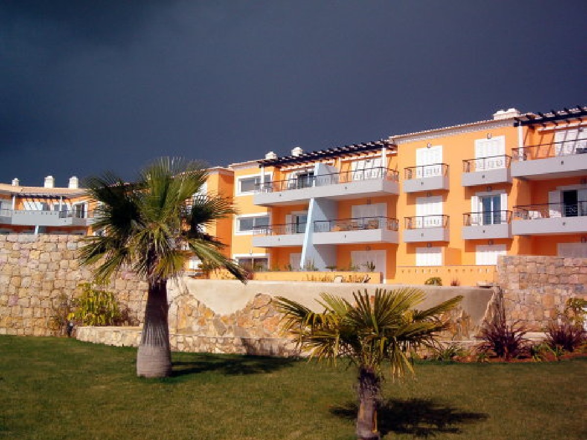 Luxurious one bedroom apartment with spectacular sea views 