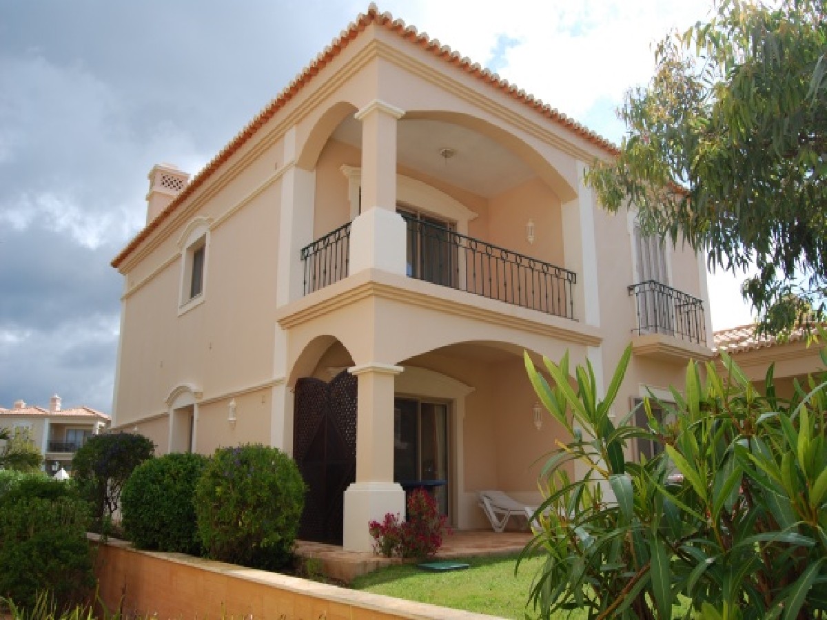 2 bedroom apartment on prestigious golf course