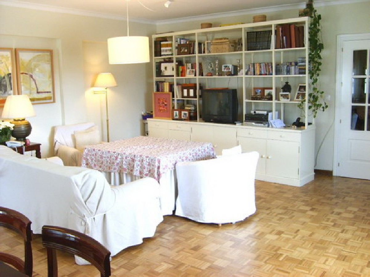 Large three bedroom top floor apartment in Tavira center 