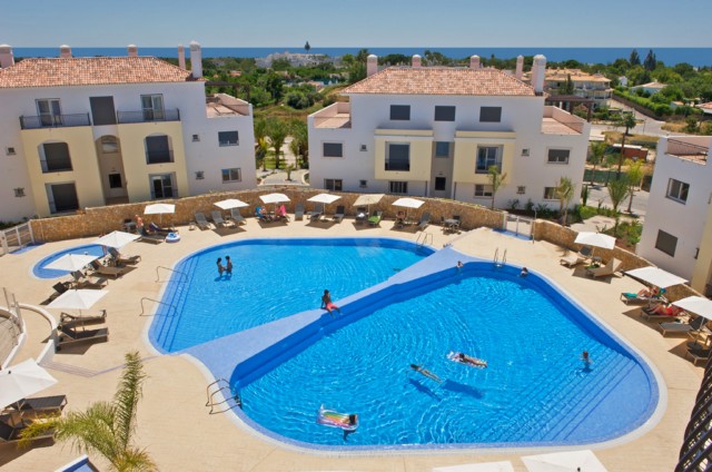 T3 apartments with pool at only 800m from seafront