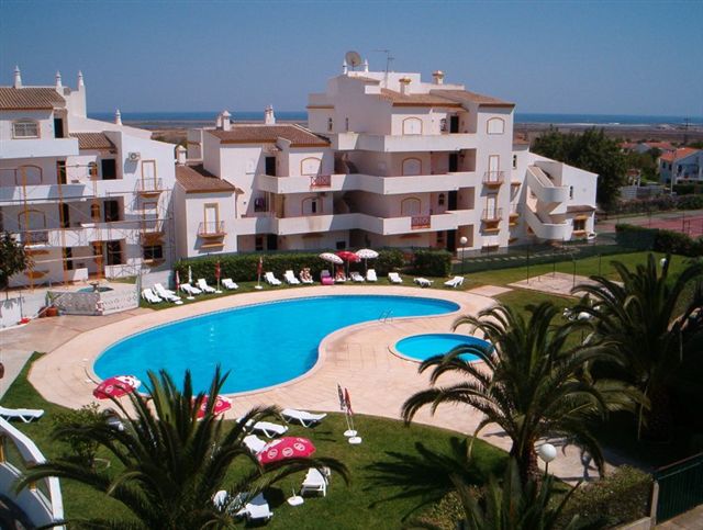 Two bedroom apartment with sea view and communal pool