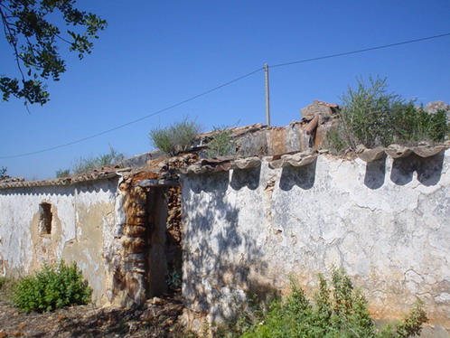 Large plot with project for a 5 bedroom villa with pool