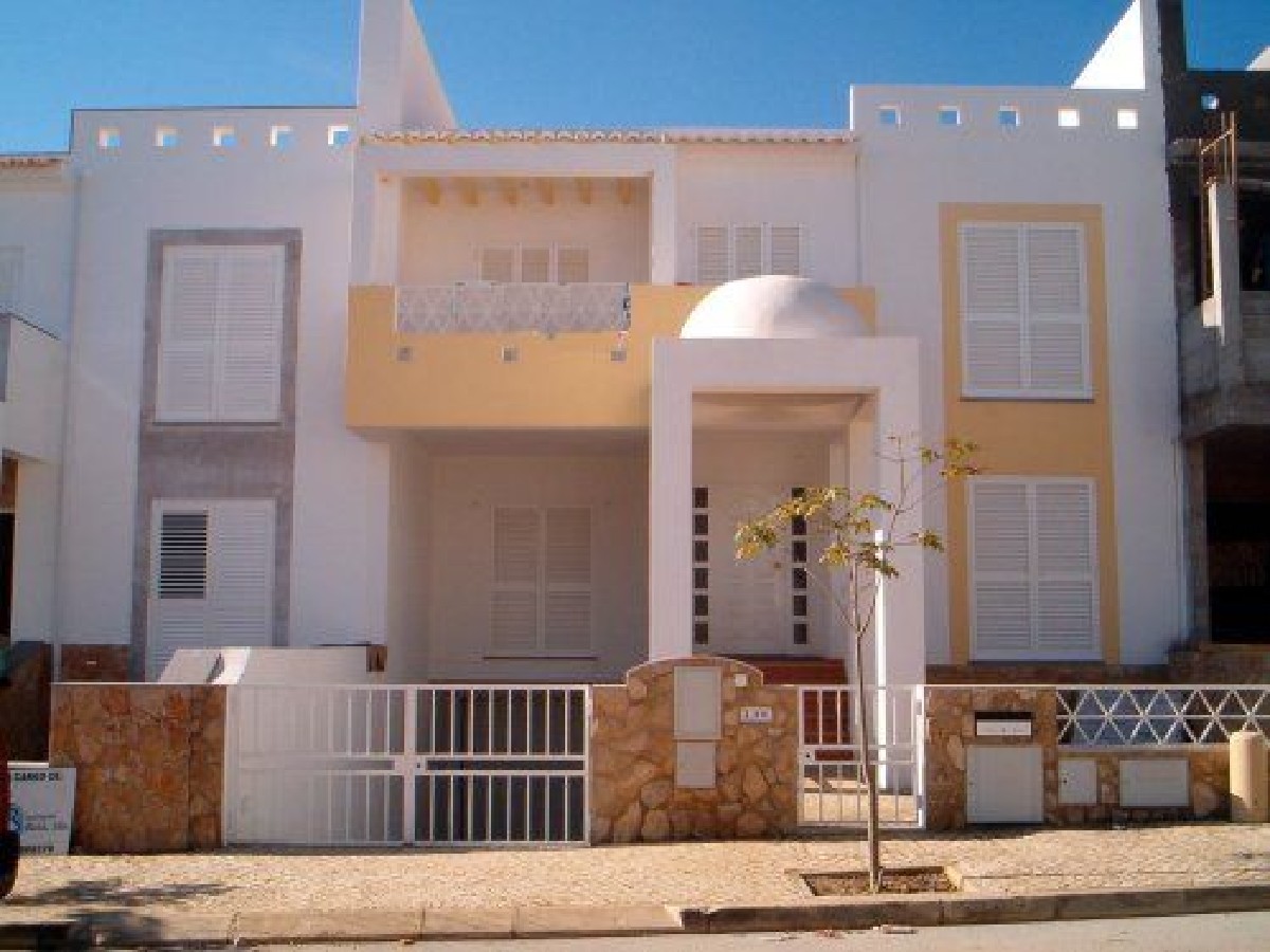 Three bedroom townhouse with large garage