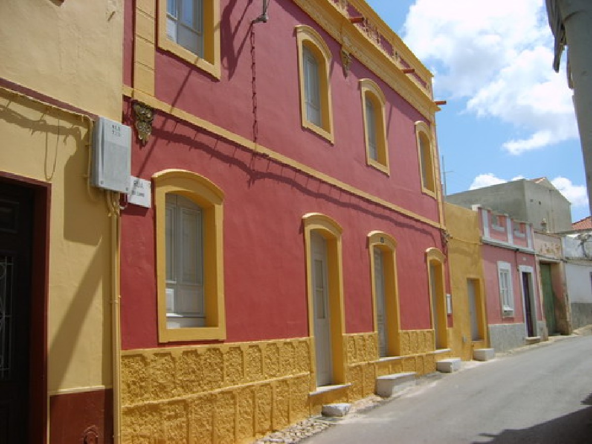 Beautiful Portuguese Townhouse T3 with swimming pool