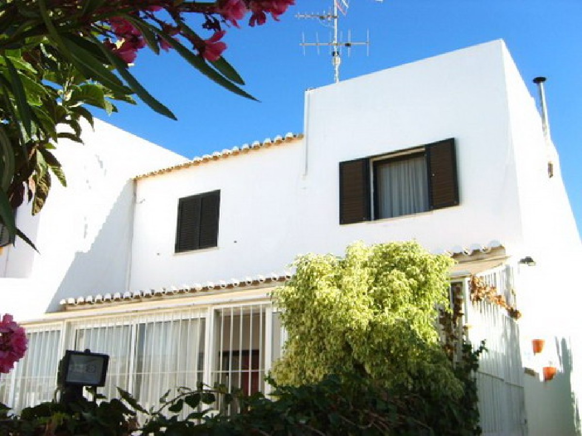 Semi-detached T3 townhouse with patio area