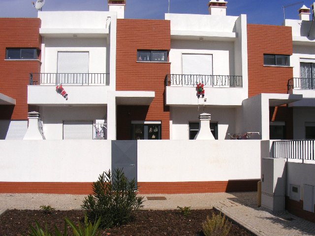 Spacious 3 bedroom townhouse in Sao Bras Spacious 3 bedroom townhouse in Sao Bras