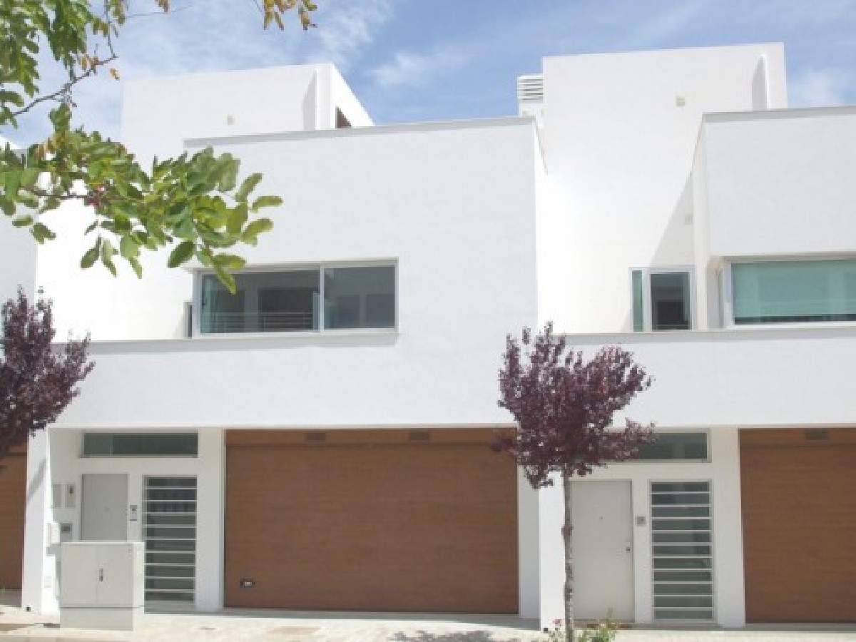 Large townhouse in walking distance to Tavira centre 