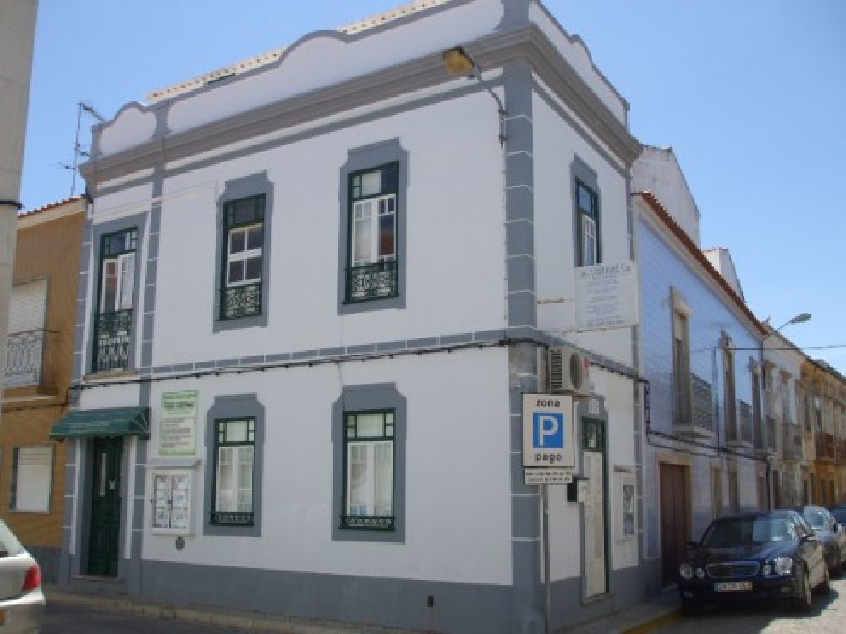 Portuguese townhouse with roof terrace in the centre of Tavira