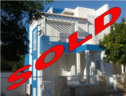 Large, semi-detached V3 villa with office offering high specs 