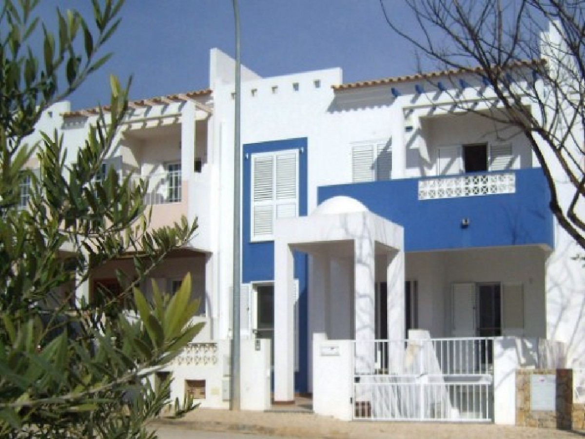 New quality townhouse with patio and garage in Tavira