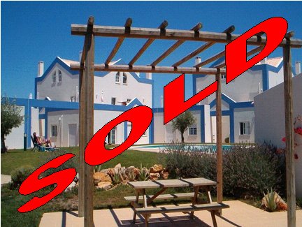 Well-presented townhouse with nice views across Tavira and the sea 