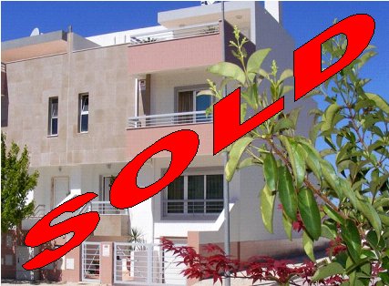 4 bedroom townhouse in Tavira with huge basement & large sun terraces