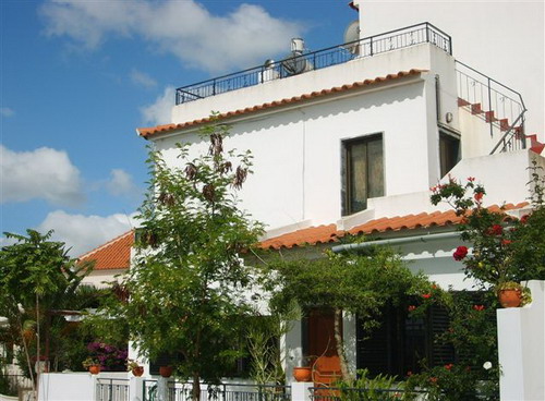 4 bedroom villa in mature residential area at the edge Tavira