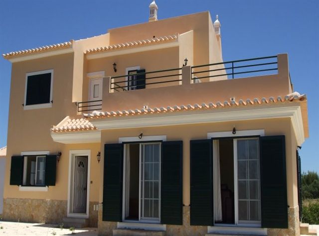 Recently built 4 bedroom villa on a quiet, rural location