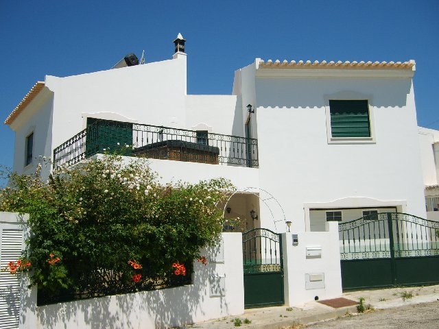 Friendly 4 bedroom villa with garden and gorgeous wide views 