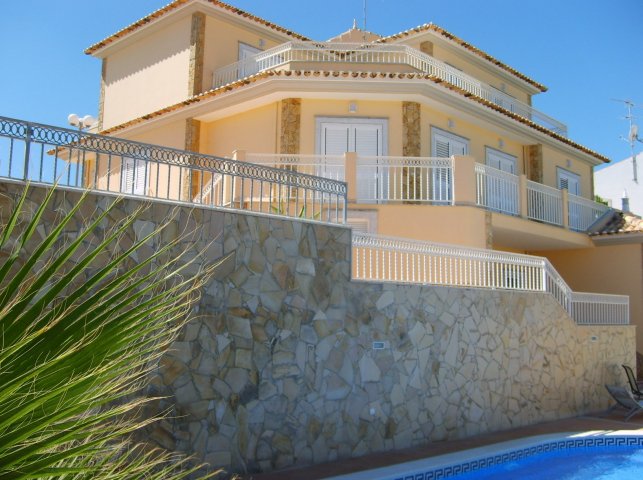 Large four bedroom villa within walking distance to beach
