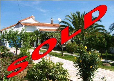 3 bedroom bungalow style villa with garage and mature garden 
