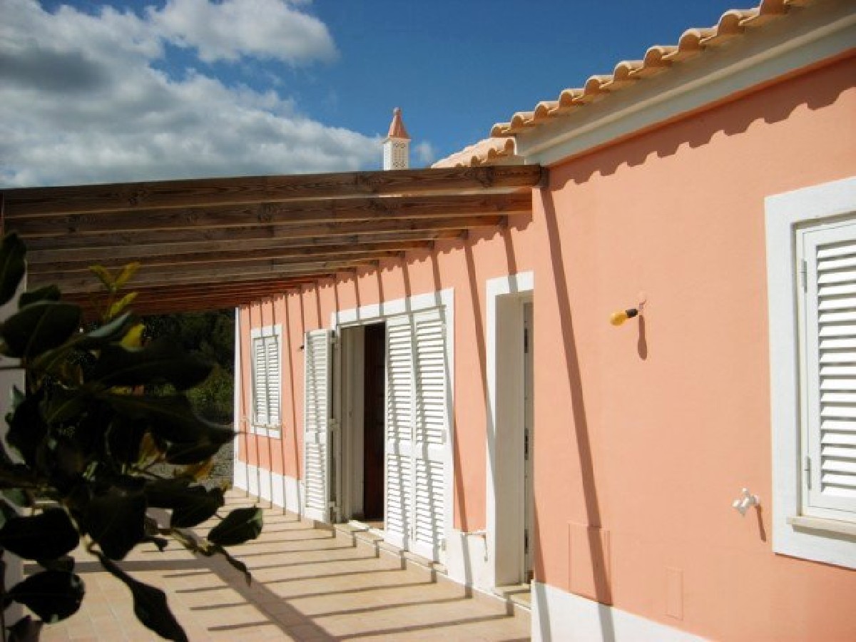 BARGAIN - 2 bedroom villa with permission for pool
