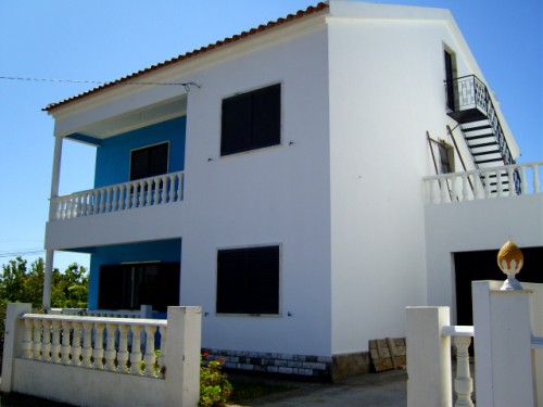Large 4 bedroom villa in need of TLC only 3 km from beach