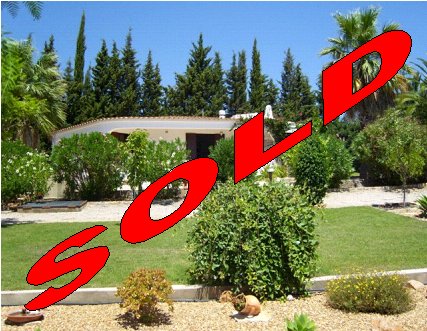 Well-maintained 2 bedroom villa enjoying sea views Well-maintained 2 bedroom villa enjoying sea views