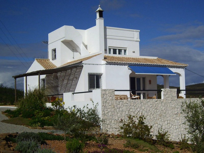 Immaculate 3 bedroom villa with pool, rural setting near Tavira 