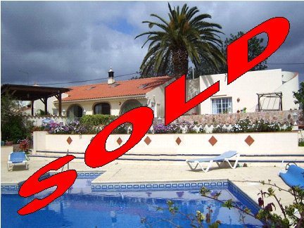 Well-presented villa, guesthouse and large swimming pool 