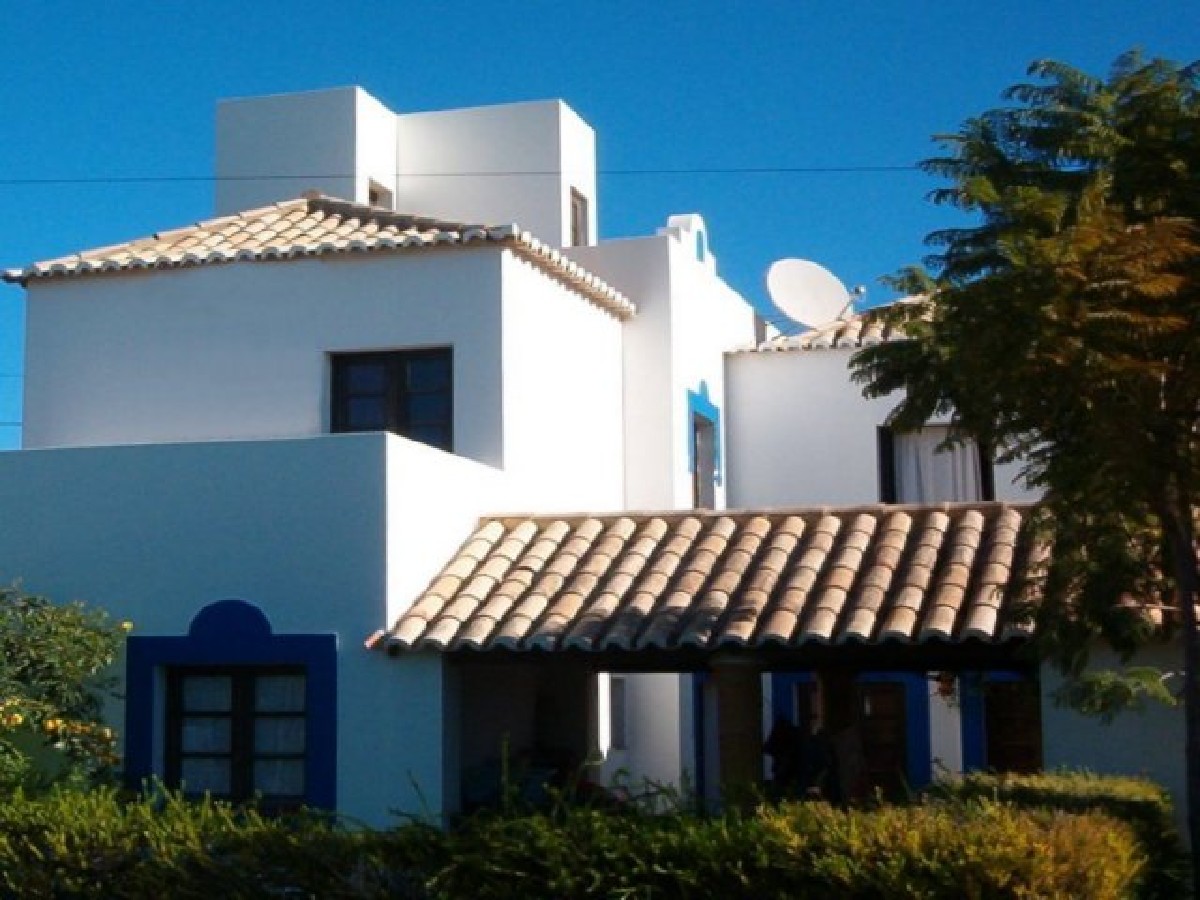 Nice 3 bedroom villa with private garden in lovely resort