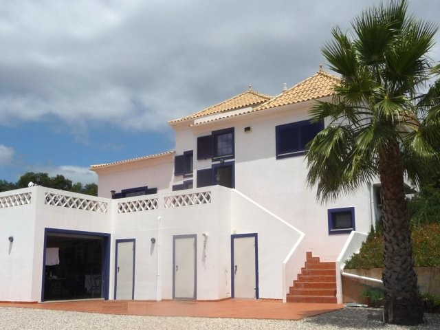 Tavira 3 bedroom villa for sale in sought-after location with nice views 