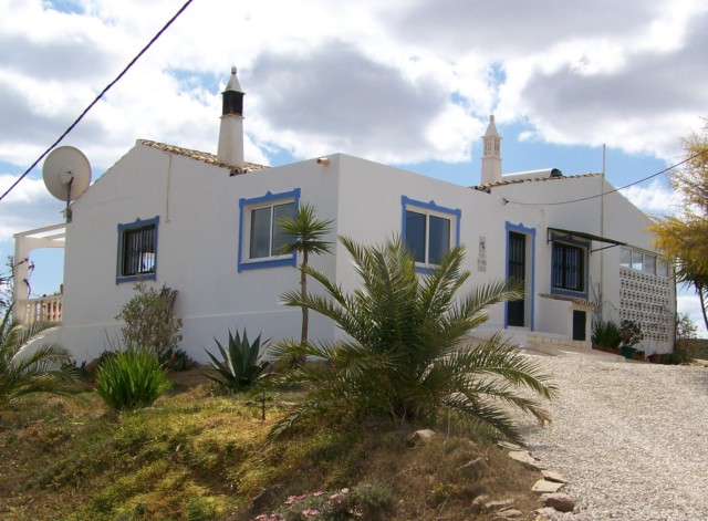 Villa with sea view and approved project for pool 7 km from Tavira