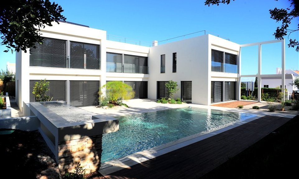 Luxuriöse moderne  4 SZ Villa mit Pool in etablierter Lage in Tavira 